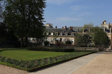 Midday and midnight in Paris - University zone