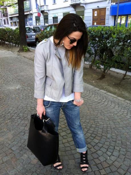 Boyfriend jeans and high sandals