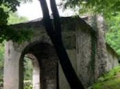 piedi sulla roccia