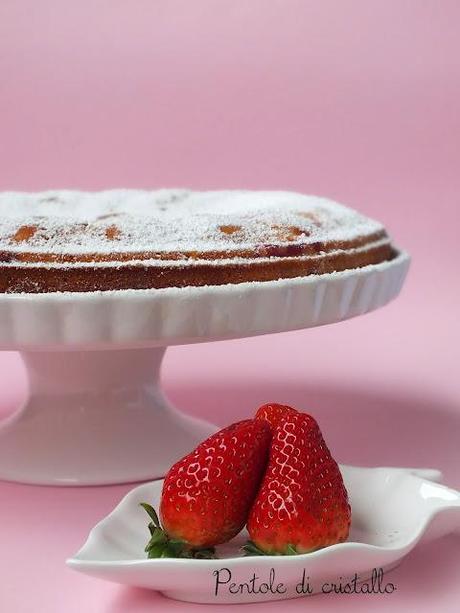 Torta di fragole e farina di polenta